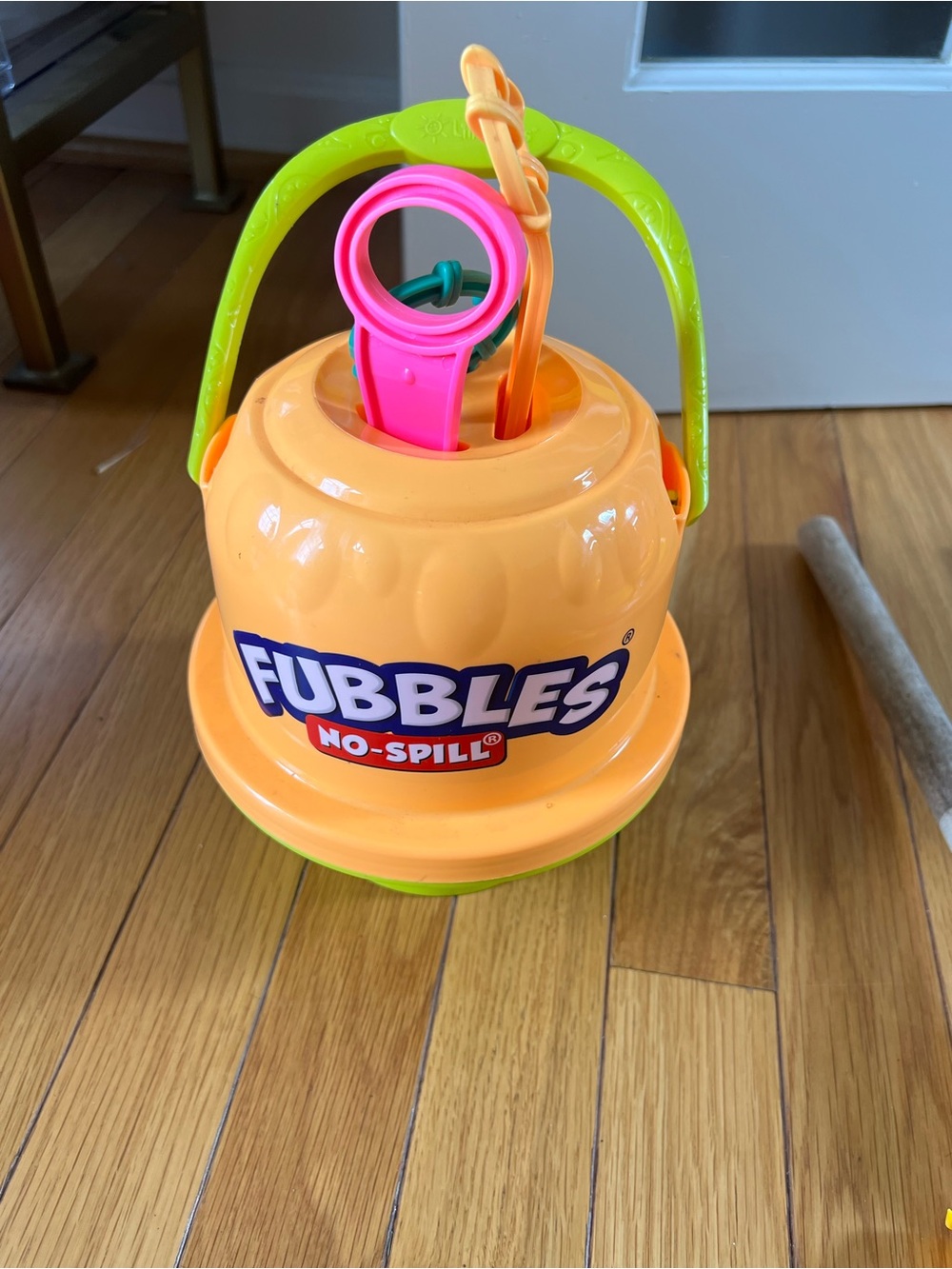 Fubbles No-Spill Bubble Bucket with Wands - Orange & Lime - Picture 3 of 4